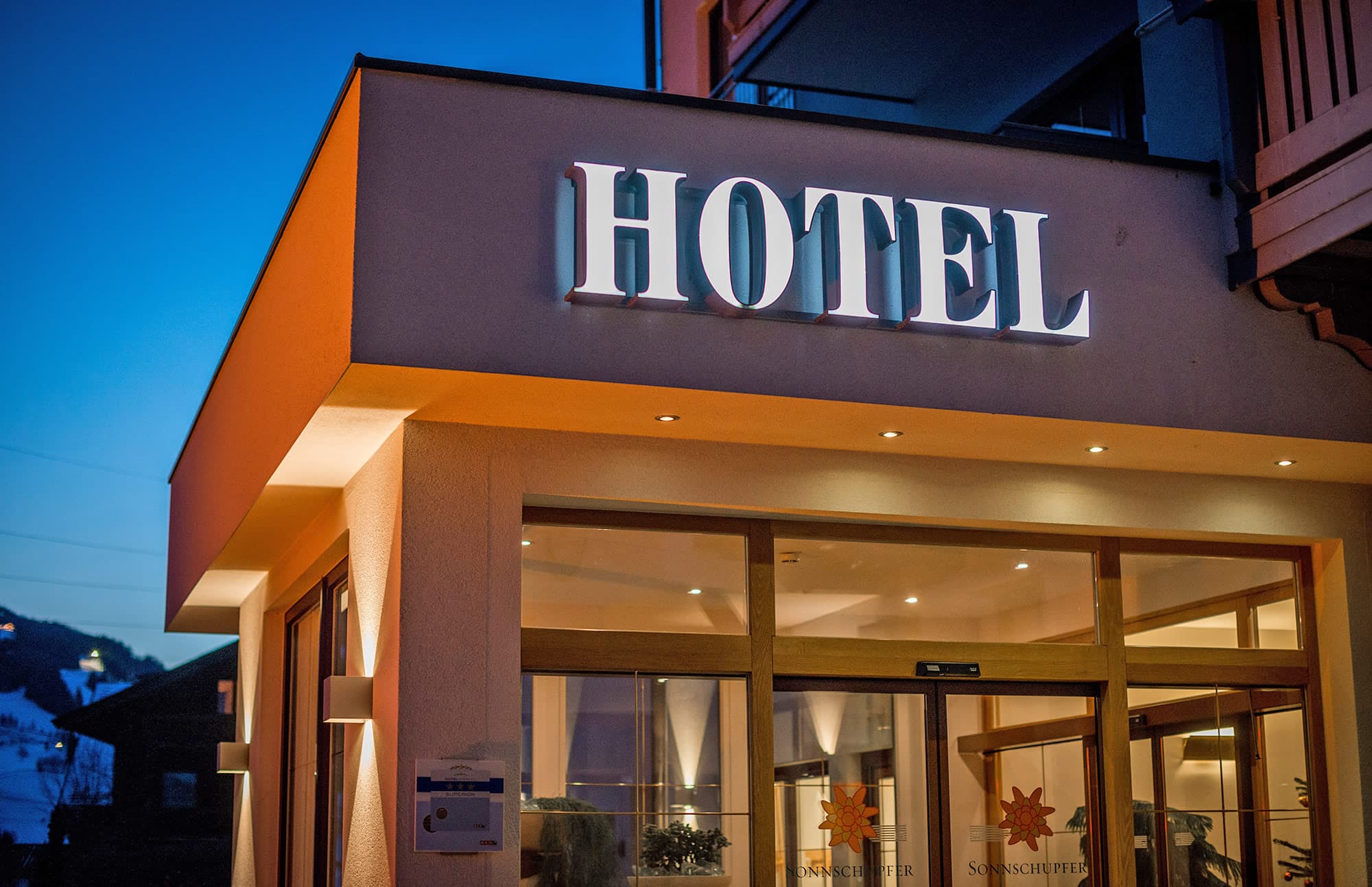 Hoteleingang vom Green Hotel Sonnschupfer 3 Sterne Superior in Schladming