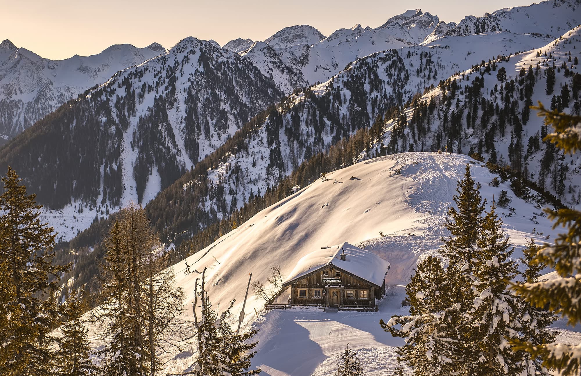 Tiefverschneite Hochwurzenalm © Steiermark Tourismus Peter Lugosi