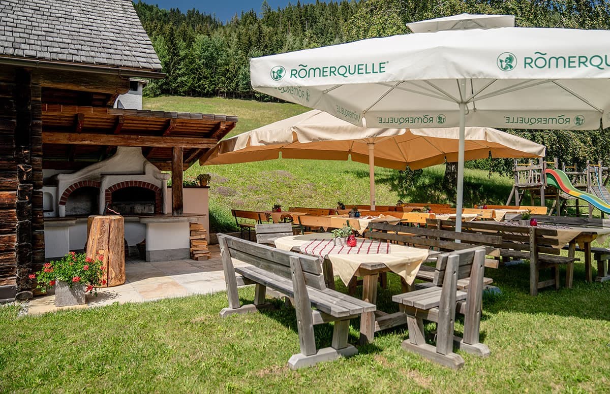 Gesellige Abende beim Grillabend im Sommer