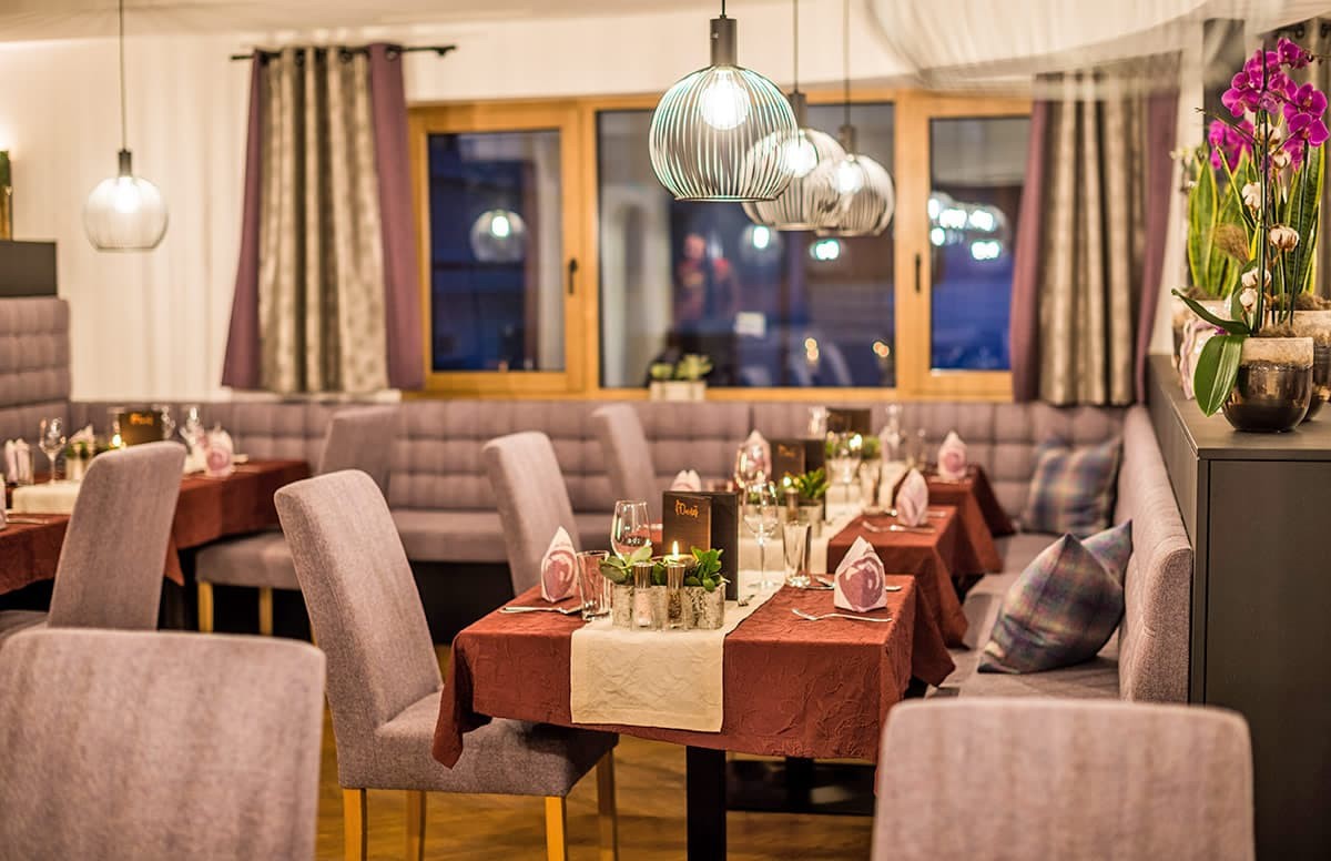 Sch&ouml;n gedeckte Tische im Restaurant