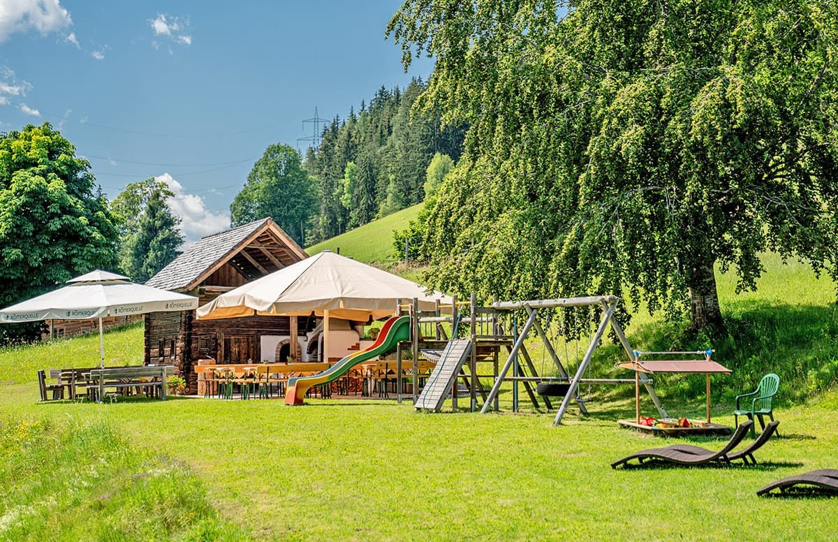 Spielplatz und Garten