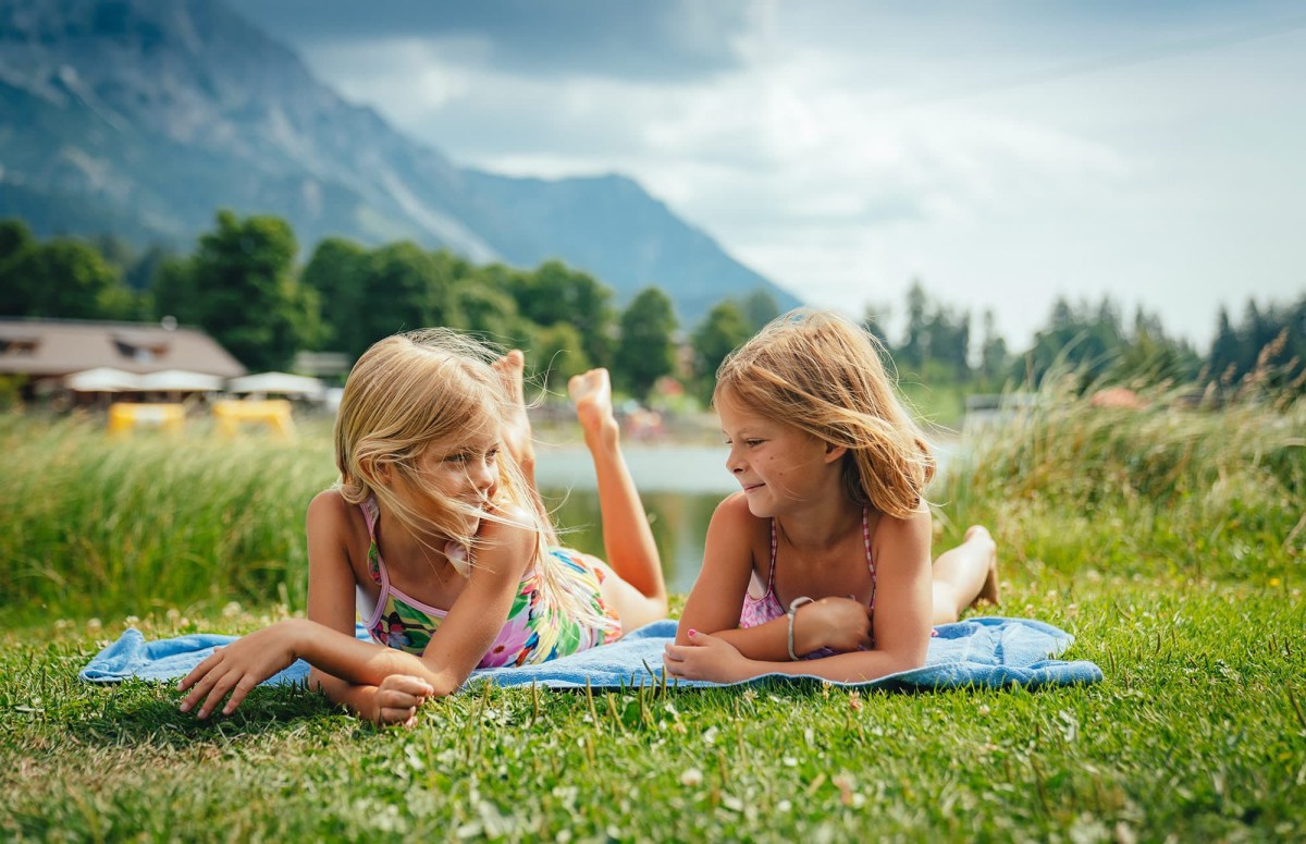 Baden an einem Badesee in der Region Schladming-Dachstein &copy; photo-austria / Christine H&ouml;flehner