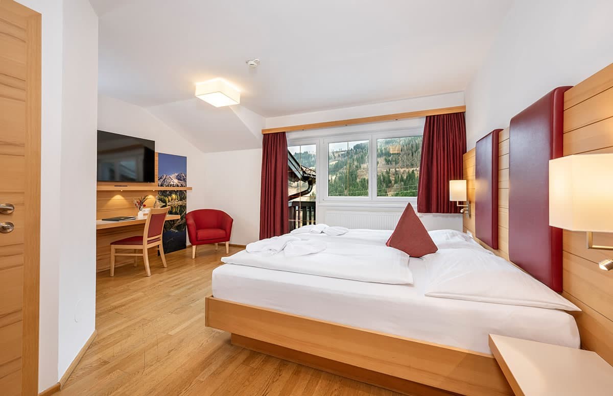 Wohlf&uuml;hlen in den hellen, modernen Zimmern im Hotel Sonnschupfer